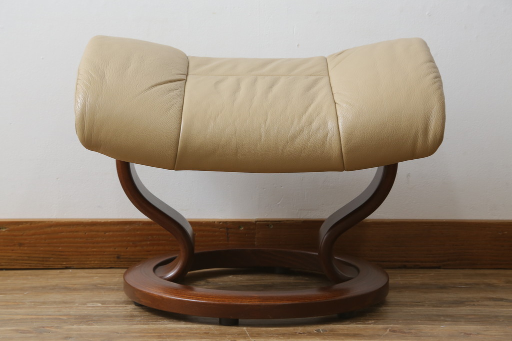 中古　EKORNES(エコーネス)　本革(レザー)　メイフェア(Mayfair)　スイングテーブル付き　ストレスレスチェア(M)オットマン付き(リクライニングチェア、アームチェア、フットスツール、椅子、北欧)(R-078737)