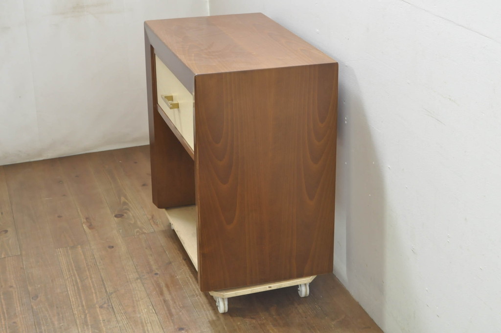 中古　高級品!!　スペイン　バロッサバレンティ(VARO,S.A. VALENTI)　ナチュラルモダンな佇まいのサイドテーブル(ナイトテーブル、エンドテーブル、花台、電話台、飾り台、サイドチェスト)(R-078112)