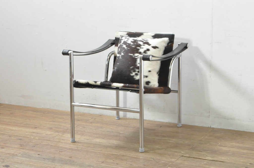中古　Cassina(カッシーナ)　ル・コルビュジエ(Le Corbusier)　ピエール・ジャンヌレ(Pierre Jeanneret) シャルロット・ペリアン(Charlotte Perriand)　LC1　個性が光る!ワンランク上の空間づくりにおすすめなスリングチェア(バスキュランチェア、アームチェア、椅子、イス)(定価605,000円)(R-078095)
