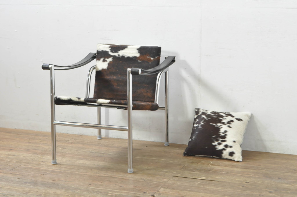 中古　Cassina(カッシーナ)　ル・コルビュジエ(Le Corbusier)　ピエール・ジャンヌレ(Pierre Jeanneret) シャルロット・ペリアン(Charlotte Perriand)　LC1　個性が光る!ワンランク上の空間づくりにおすすめなスリングチェア(バスキュランチェア、アームチェア、椅子、イス)(定価605,000円)(R-078095)