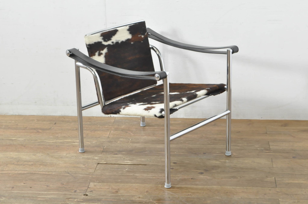 中古　Cassina(カッシーナ)　ル・コルビュジエ(Le Corbusier)　ピエール・ジャンヌレ(Pierre Jeanneret) シャルロット・ペリアン(Charlotte Perriand)　LC1　個性が光る!ワンランク上の空間づくりにおすすめなスリングチェア(バスキュランチェア、アームチェア、椅子、イス)(定価605,000円)(R-078095)