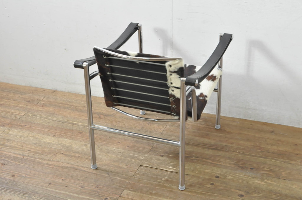 中古　Cassina(カッシーナ)　ル・コルビュジエ(Le Corbusier)　ピエール・ジャンヌレ(Pierre Jeanneret) シャルロット・ペリアン(Charlotte Perriand)　LC1　個性が光る!ワンランク上の空間づくりにおすすめなスリングチェア(バスキュランチェア、アームチェア、椅子、イス)(定価605,000円)(R-078095)