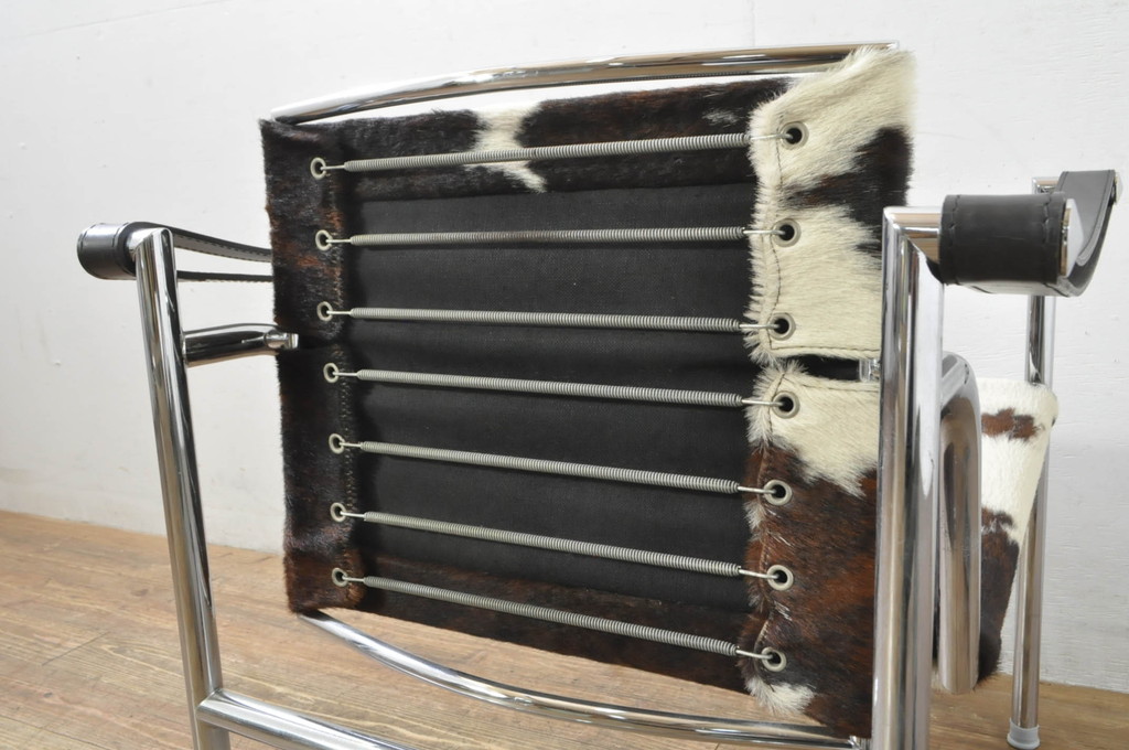 中古　Cassina(カッシーナ)　ル・コルビュジエ(Le Corbusier)　ピエール・ジャンヌレ(Pierre Jeanneret) シャルロット・ペリアン(Charlotte Perriand)　LC1　個性が光る!ワンランク上の空間づくりにおすすめなスリングチェア(バスキュランチェア、アームチェア、椅子、イス)(定価605,000円)(R-078095)