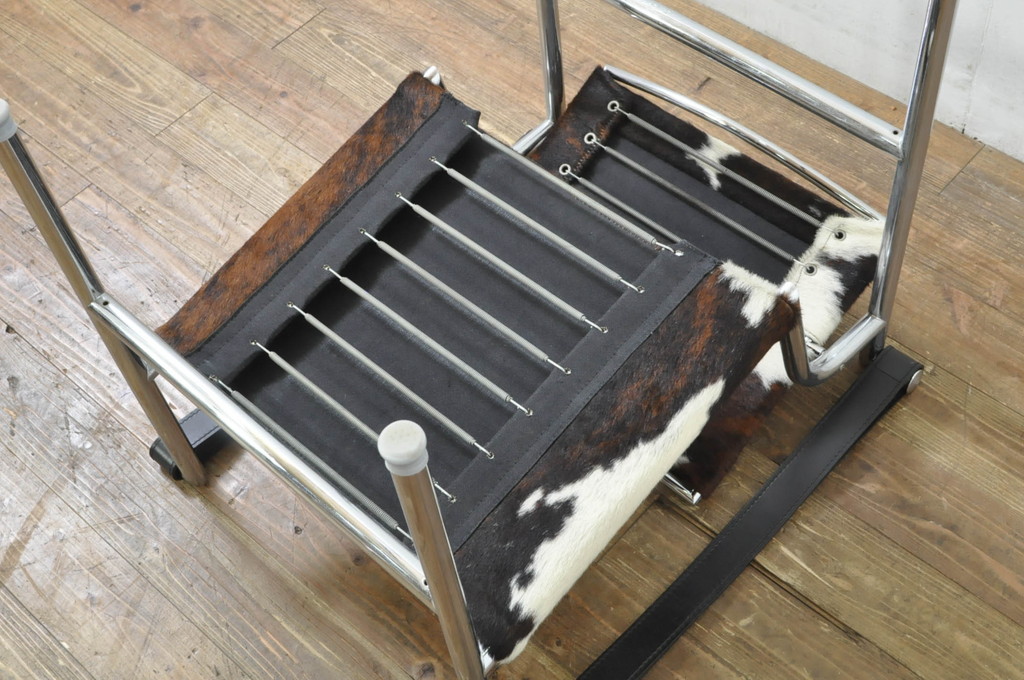 中古　Cassina(カッシーナ)　ル・コルビュジエ(Le Corbusier)　ピエール・ジャンヌレ(Pierre Jeanneret) シャルロット・ペリアン(Charlotte Perriand)　LC1　個性が光る!ワンランク上の空間づくりにおすすめなスリングチェア(バスキュランチェア、アームチェア、椅子、イス)(定価605,000円)(R-078095)