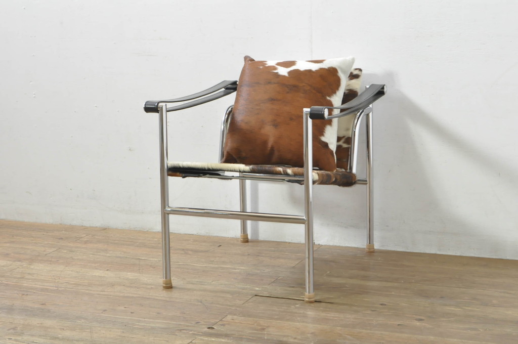 中古　Cassina(カッシーナ)　ル・コルビュジエ(Le Corbusier)　ピエール・ジャンヌレ(Pierre Jeanneret) シャルロット・ペリアン(Charlotte Perriand)　LC1　個性が光る!ワンランク上の空間づくりにおすすめなスリングチェア(バスキュランチェア、アームチェア、椅子、イス)(定価605,000円)(R-078097)