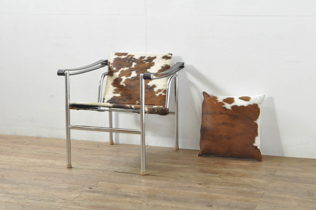 中古　Cassina(カッシーナ)　ル・コルビュジエ(Le Corbusier)　ピエール・ジャンヌレ(Pierre Jeanneret) シャルロット・ペリアン(Charlotte Perriand)　LC1　個性が光る!ワンランク上の空間づくりにおすすめなスリングチェア(バスキュランチェア、アームチェア、椅子、イス)(定価605,000円)(R-078097)