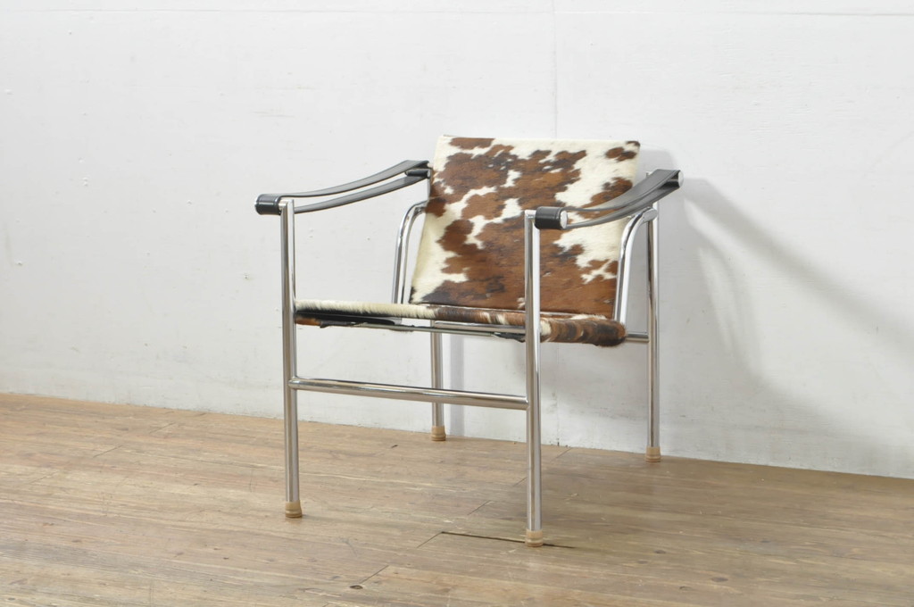 中古　Cassina(カッシーナ)　ル・コルビュジエ(Le Corbusier)　ピエール・ジャンヌレ(Pierre Jeanneret) シャルロット・ペリアン(Charlotte Perriand)　LC1　個性が光る!ワンランク上の空間づくりにおすすめなスリングチェア(バスキュランチェア、アームチェア、椅子、イス)(定価605,000円)(R-078097)