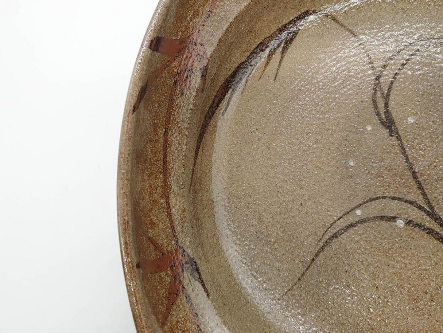 中里重利　絵唐津　約22cm　7.3寸　優美なフォルムが目を引く鉢(唐津焼、鳥、植物、深皿、和皿、中皿、変形皿、和食器、裏印、共箱付き、七寸三分)(R-079817)