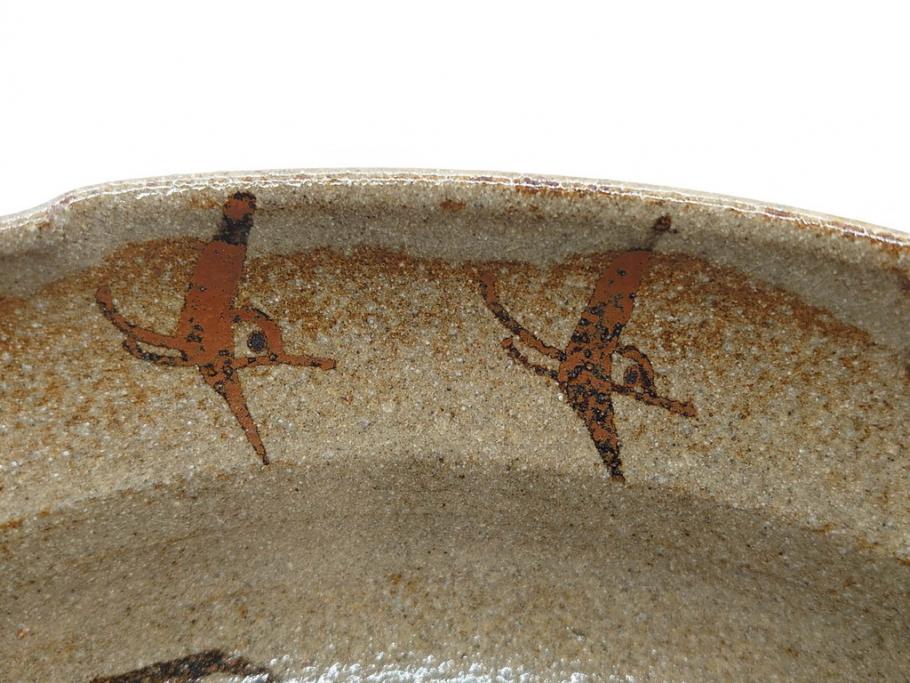 中里重利　絵唐津　約22cm　7.3寸　優美なフォルムが目を引く鉢(唐津焼、鳥、植物、深皿、和皿、中皿、変形皿、和食器、裏印、共箱付き、七寸三分)(R-079817)
