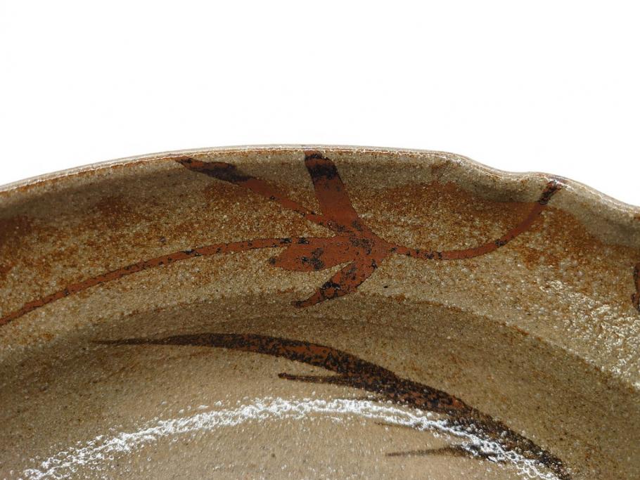 中里重利　絵唐津　約22cm　7.3寸　優美なフォルムが目を引く鉢(唐津焼、鳥、植物、深皿、和皿、中皿、変形皿、和食器、裏印、共箱付き、七寸三分)(R-079817)
