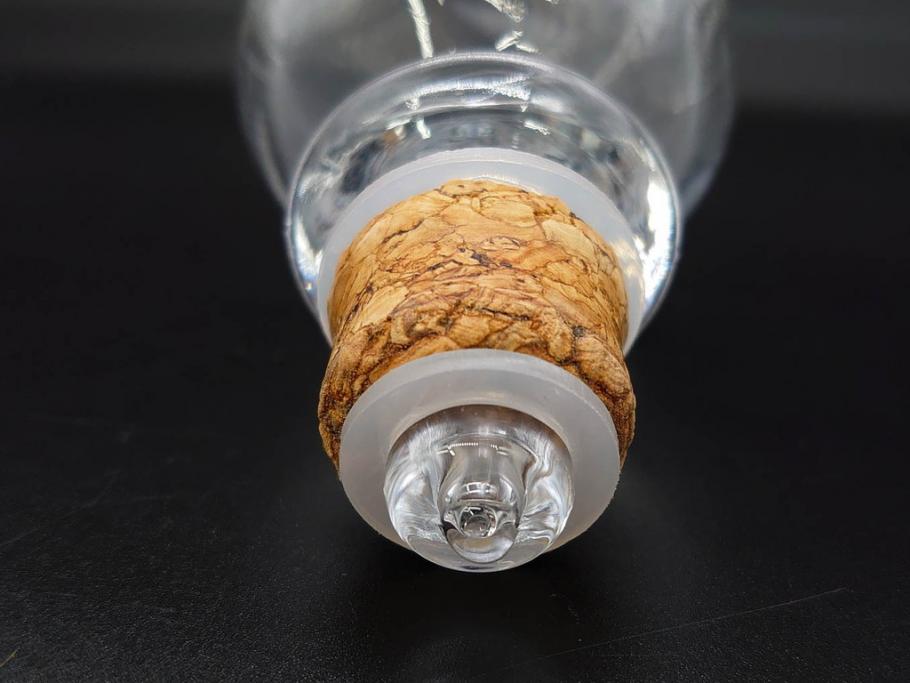 軽井沢　KARUIZAWA　貯蔵17年　モルトウイスキー(MALT WHISKY)　空瓶　高級感漂うデキャンタ(空ボトル、空き瓶、デカンタ、ガラス、硝子、酒器、飾りボトル、ディスプレイ、外箱付き)(R-079818)