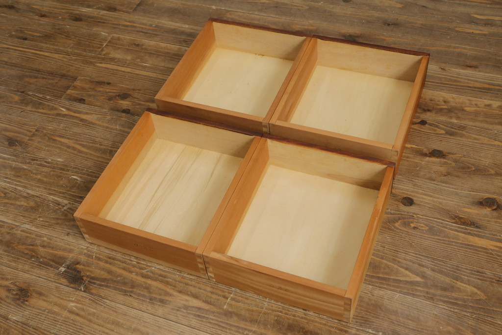 中古　美品!!　国産民芸家具　重厚感のある佇まいが魅力的なキャビネット(食器棚、飾り棚、収納棚、戸棚、カップボード)(R-078015)