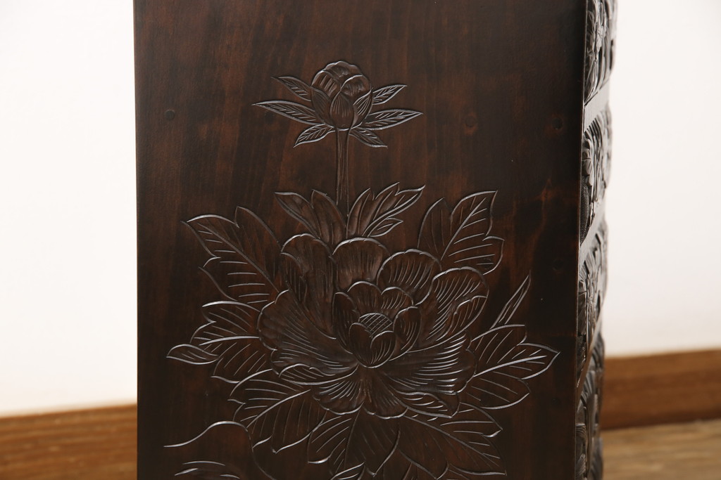 中古　美品　伝統工芸　日光彫り　職人技が光る花の彫刻が美しい小引き出し(チェスト、整理箪笥、収納タンス)(R-055839)