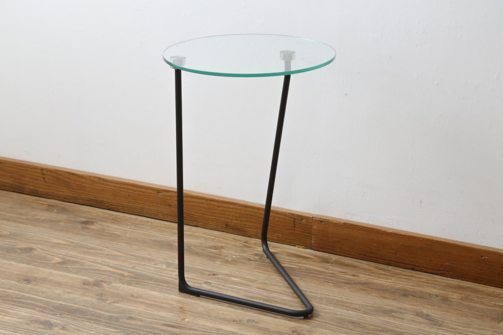 中古　美品　希少モデル!!　フランス　Ligne Roset(リーン・ロゼ)　ANGIE ANAKIS (アンジー・アナキス)デザイン　Rythme(リズム)　個性光るモダンデザインがおしゃれなサイドテーブル(ガラステーブル、カフェテーブル、コーヒーテーブル、丸テーブル、ラウンドテーブル、花台、飾り台)(R-079777)