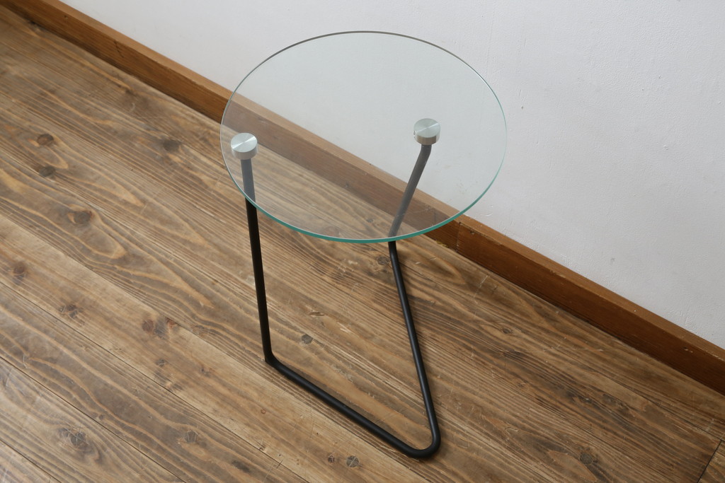 中古　美品　希少モデル!!　フランス　Ligne Roset(リーン・ロゼ)　ANGIE ANAKIS (アンジー・アナキス)デザイン　Rythme(リズム)　個性光るモダンデザインがおしゃれなサイドテーブル(ガラステーブル、カフェテーブル、コーヒーテーブル、丸テーブル、ラウンドテーブル、花台、飾り台)(R-079777)