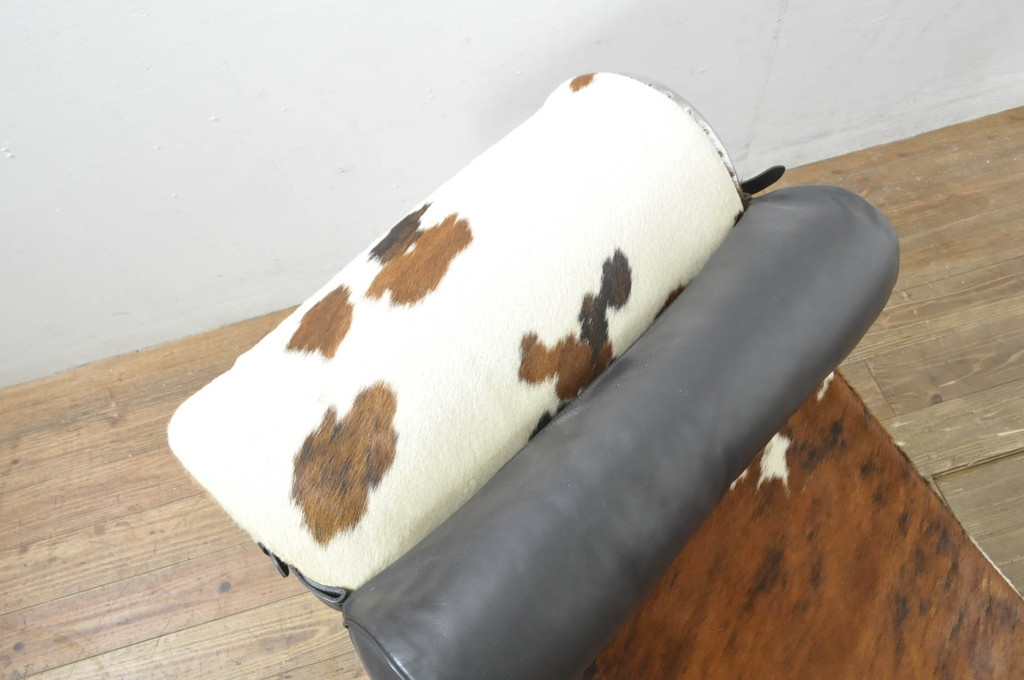 中古　美品!!　イタリア　Cassina(カッシーナ)　Le Corbusier(ル・コルビュジエ)　LC4　スタイリッシュで洗練された大人の空間を演出するシェーズロング(寝椅子、カウチ)(定価約106万7千円)(R-078130)