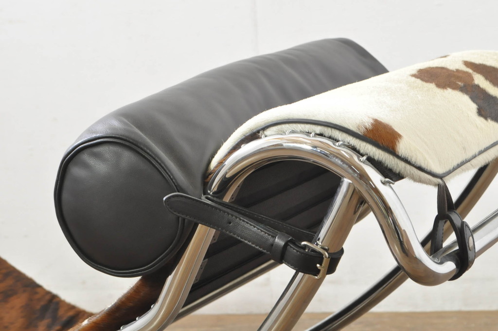 中古　美品!!　イタリア　Cassina(カッシーナ)　Le Corbusier(ル・コルビュジエ)　LC4　スタイリッシュで洗練された大人の空間を演出するシェーズロング(寝椅子、カウチ)(定価約106万7千円)(R-078130)
