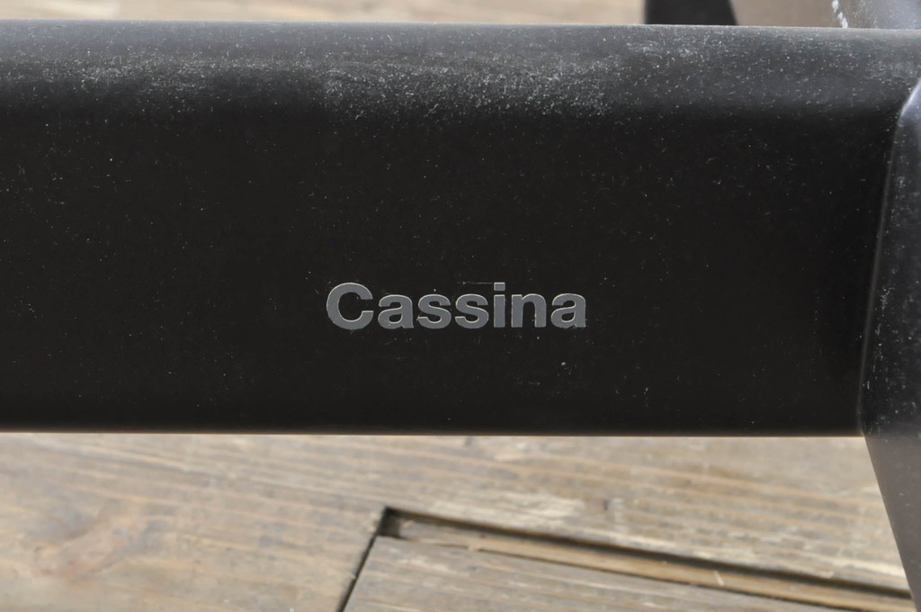 中古　美品!!　イタリア　Cassina(カッシーナ)　Le Corbusier(ル・コルビュジエ)　LC4　スタイリッシュで洗練された大人の空間を演出するシェーズロング(寝椅子、カウチ)(定価約106万7千円)(R-078130)