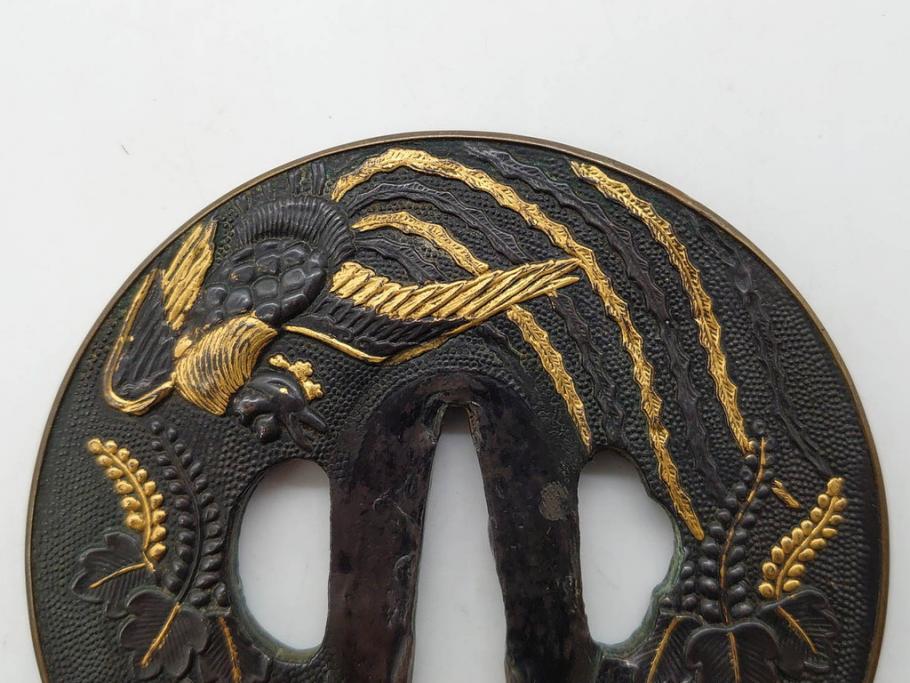 時代武具　赤銅?　鐔　丸形　桐鳳凰図　魚子地　華やかな佇まいの大鍔(金彩、七子地、彫刻、刀装具、ケース付き)(R-079845)