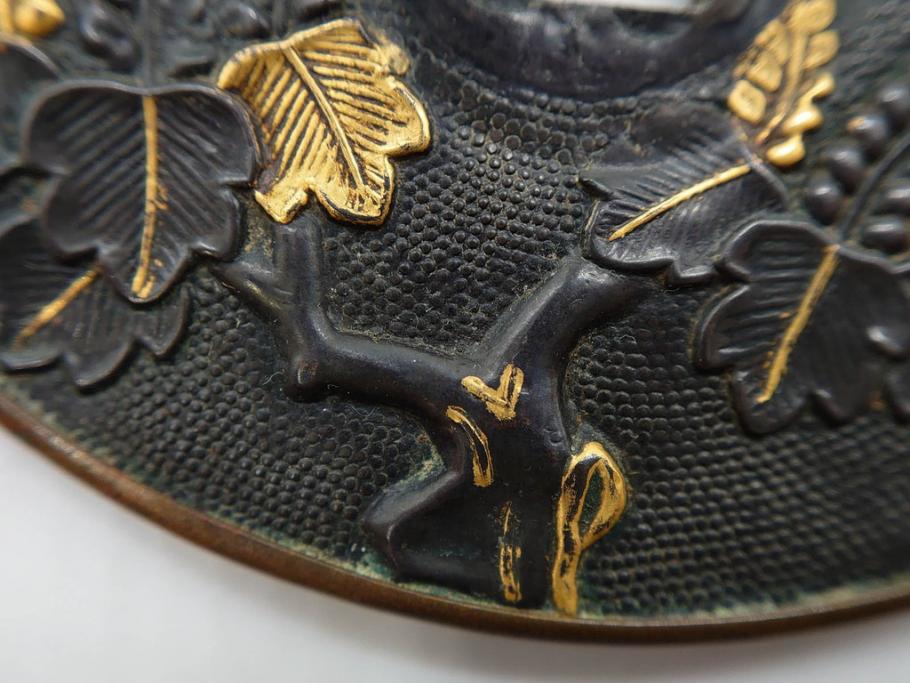 時代武具　赤銅?　鐔　丸形　桐鳳凰図　魚子地　華やかな佇まいの大鍔(金彩、七子地、彫刻、刀装具、ケース付き)(R-079845)
