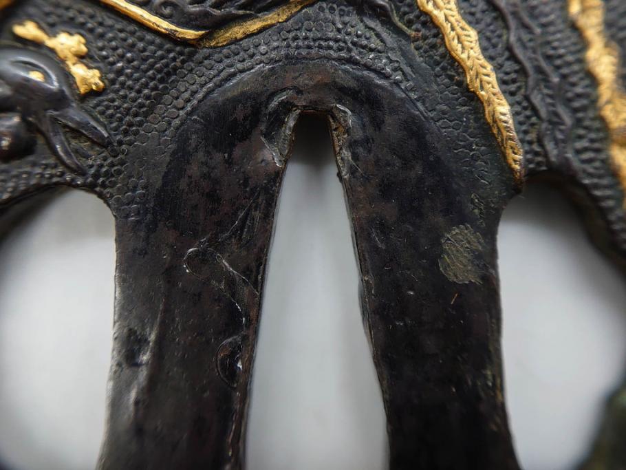時代武具　赤銅?　鐔　丸形　桐鳳凰図　魚子地　華やかな佇まいの大鍔(金彩、七子地、彫刻、刀装具、ケース付き)(R-079845)