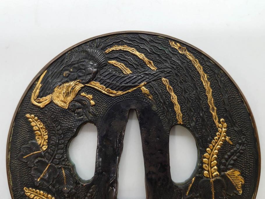 時代武具　赤銅?　鐔　丸形　桐鳳凰図　魚子地　華やかな佇まいの大鍔(金彩、七子地、彫刻、刀装具、ケース付き)(R-079845)
