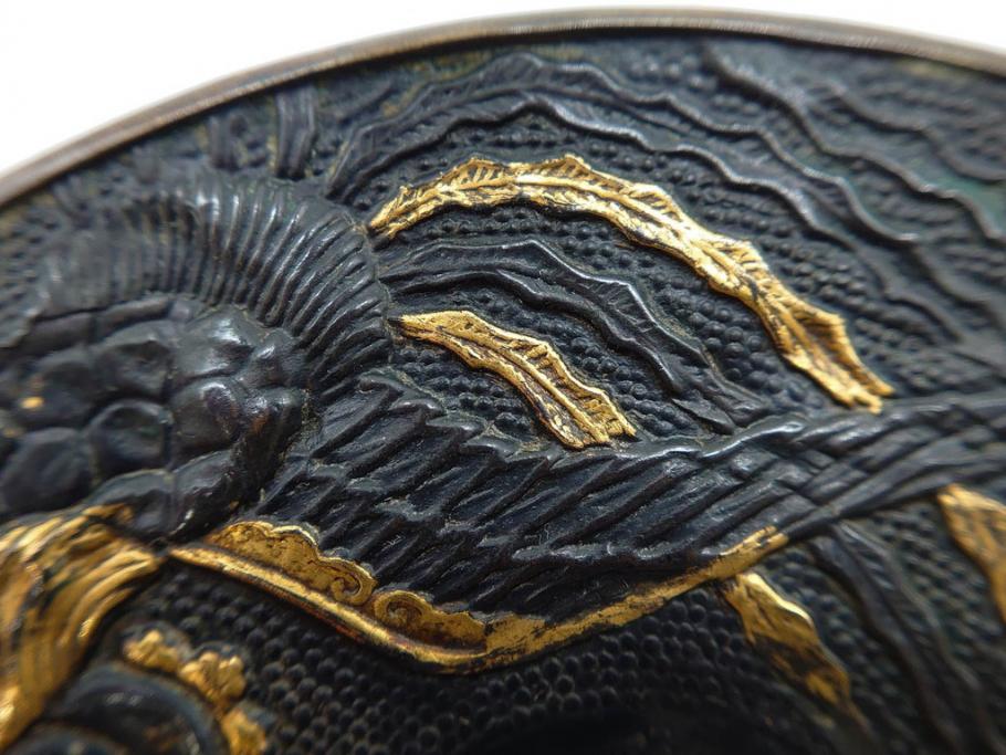 時代武具　赤銅?　鐔　丸形　桐鳳凰図　魚子地　華やかな佇まいの大鍔(金彩、七子地、彫刻、刀装具、ケース付き)(R-079845)