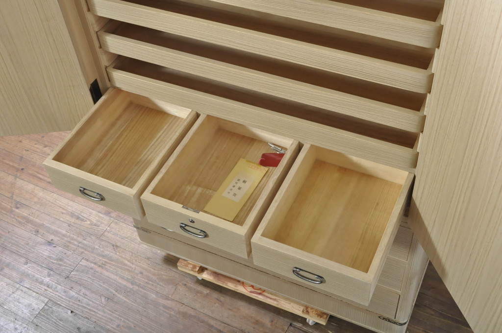 中古　美品　品のある佇まいが和の雰囲気を引き立てる加茂総桐箪笥(胴丸、総桐たんす、着物箪笥、衣装箪笥、引き出し、和タンス)(定価約100万円)(R-078284)