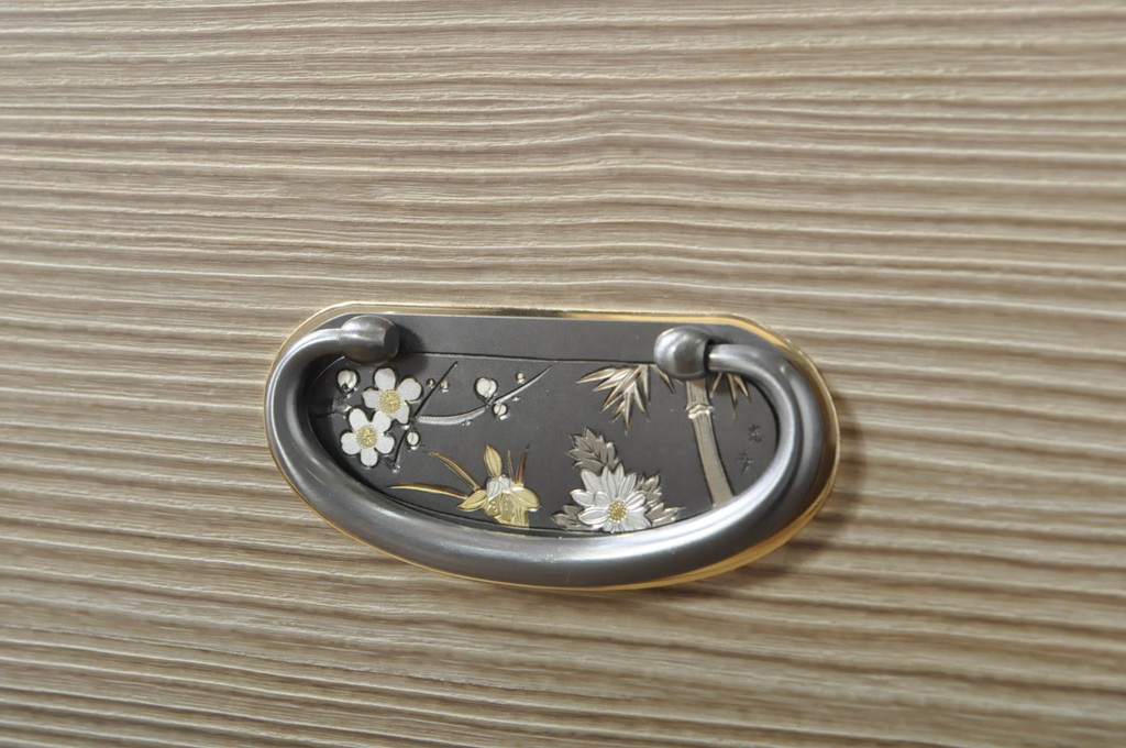 中古　美品　品のある佇まいが和の雰囲気を引き立てる加茂総桐箪笥(胴丸、総桐たんす、着物箪笥、衣装箪笥、引き出し、和タンス)(定価約100万円)(R-078284)