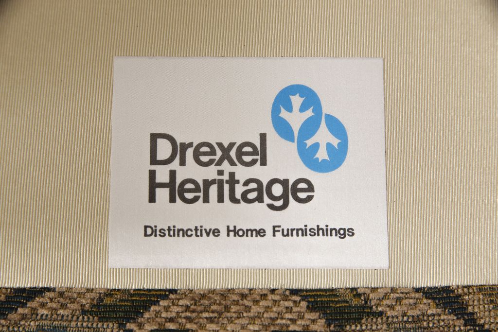 中古　美品　DREXEL HERITAGE(ドレクセルヘリテイジ)　クラシカルな雰囲気を醸し出す1人掛けソファ(一人掛けソファ、アームチェア)(R-056339)