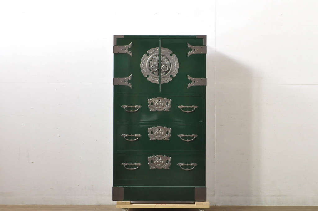 中古　美品!!　二本松工藝館　田中家具　個性的でモダンな佇まいの両開き戸付きチェスト(サイドチェスト、和タンス、整理箪笥、収納箪笥、引き出し、観音箪笥、衣装箪笥)(定価約65万円)(R-078287)