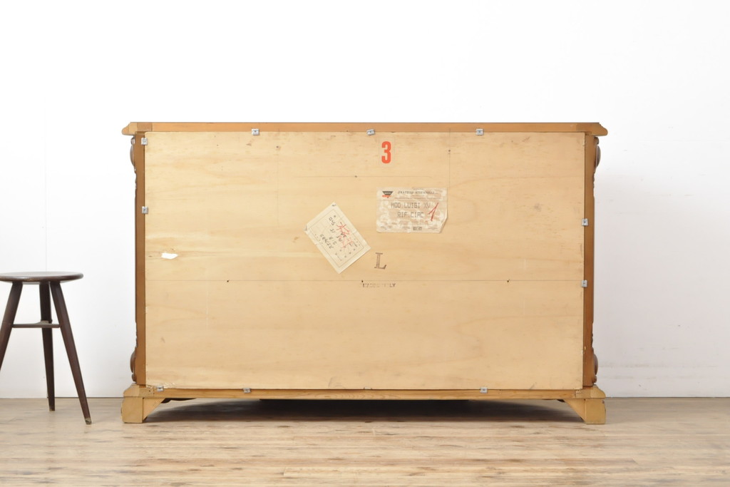 中古　美品　イタリア高級家具　細やかな意匠に気品を感じるサイドボード(キャビネット、戸棚、収納棚)(R-056187)