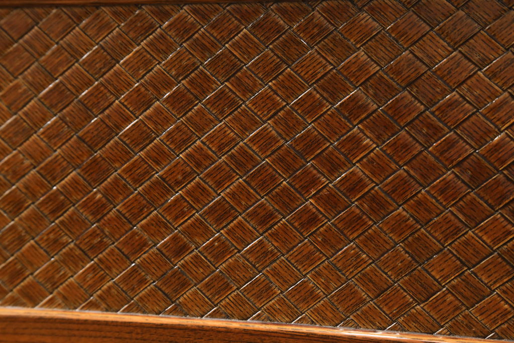 中古　美品　欅(ケヤキ)材の美しい杢目と網代風引き戸が上品な置き床(ローボード、テレビ台、戸棚、収納棚、飾り台)(R-060572)