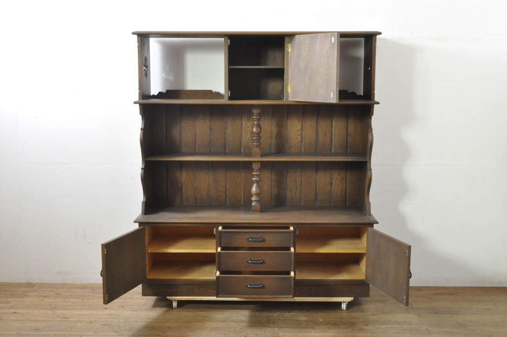 中古　美品　永田良介商店　使い勝手のよい収納と美しいデザインを兼ね備えたキャビネット(収納棚、戸棚、カップボード、食器棚)(R-078301)