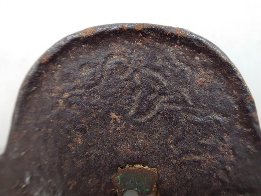 時代武具　鉄地　木瓜形　歴史を重ねた味わい深い鍔(彫刻、刀装具、ケース付き)(R-079848)
