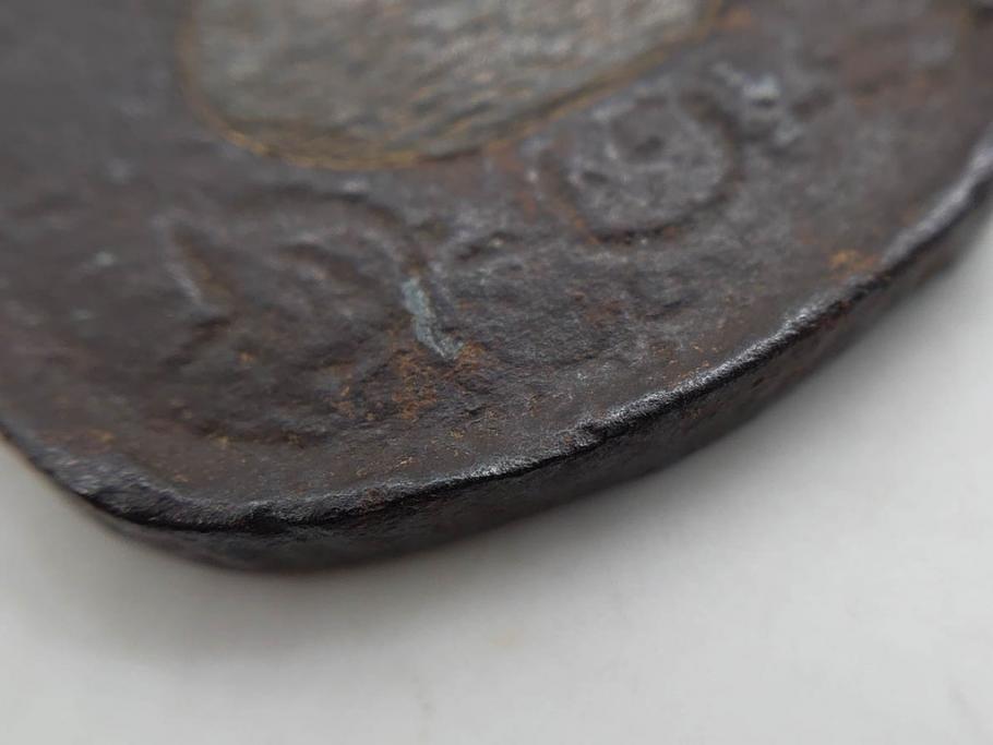 時代武具　鉄地　木瓜形　歴史を重ねた味わい深い鍔(彫刻、刀装具、ケース付き)(R-079848)