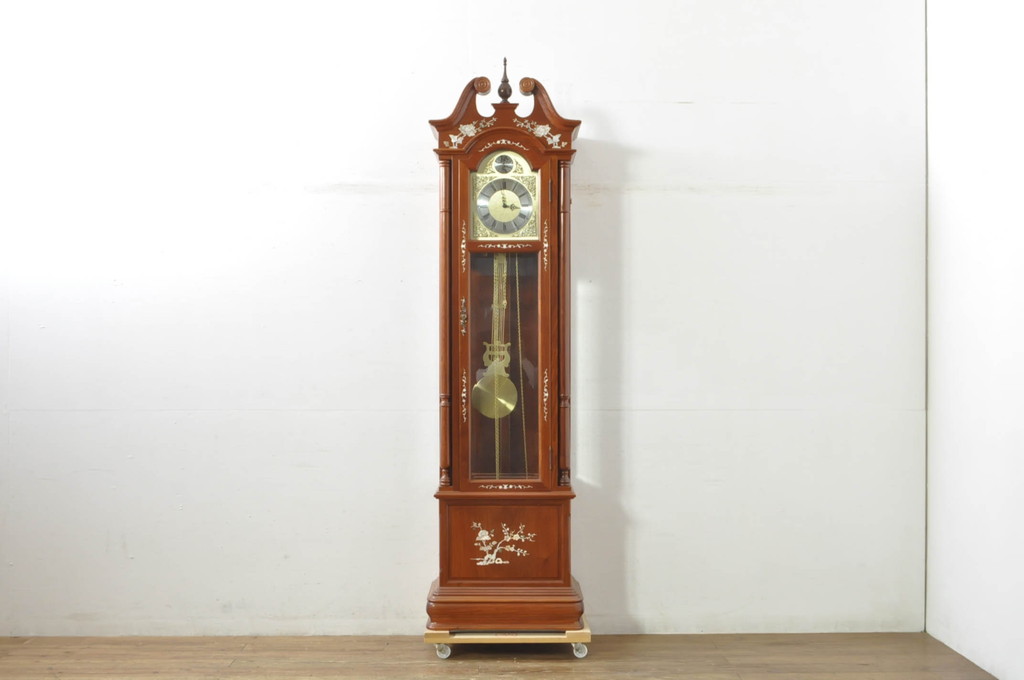 中古　美品　花梨(カリン)材　細やかな装飾が美しいホールクロック(時計台、振り子時計、分銅式、振り子付き)(R-078089)