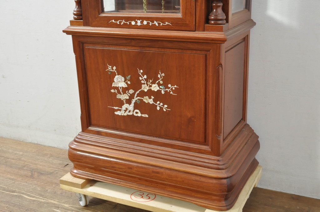 中古　美品　花梨(カリン)材　細やかな装飾が美しいホールクロック(時計台、振り子時計、分銅式、振り子付き)(R-078089)