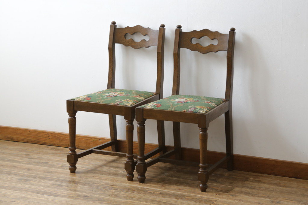 中古　横浜クラシック家具　ノックオンウッド(knockonwood)　Hand Made　オーク材　どこか懐かしい雰囲気漂うチェア2脚セット(ダイニングチェア、アームレスチェア、椅子、イス)(R-069819)