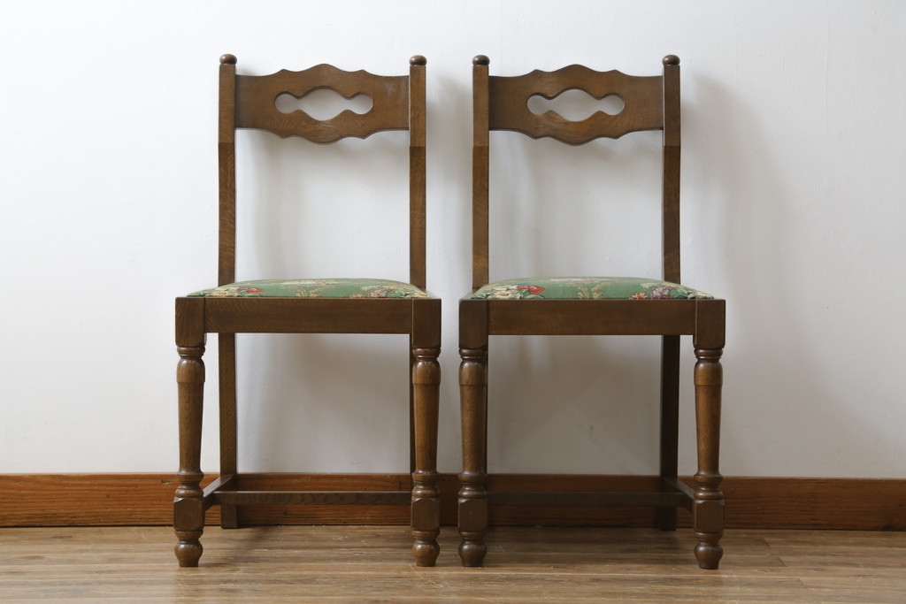 中古　横浜クラシック家具　ノックオンウッド(knockonwood)　Hand Made　オーク材　どこか懐かしい雰囲気漂うチェア2脚セット(ダイニングチェア、アームレスチェア、椅子、イス)(R-069819)