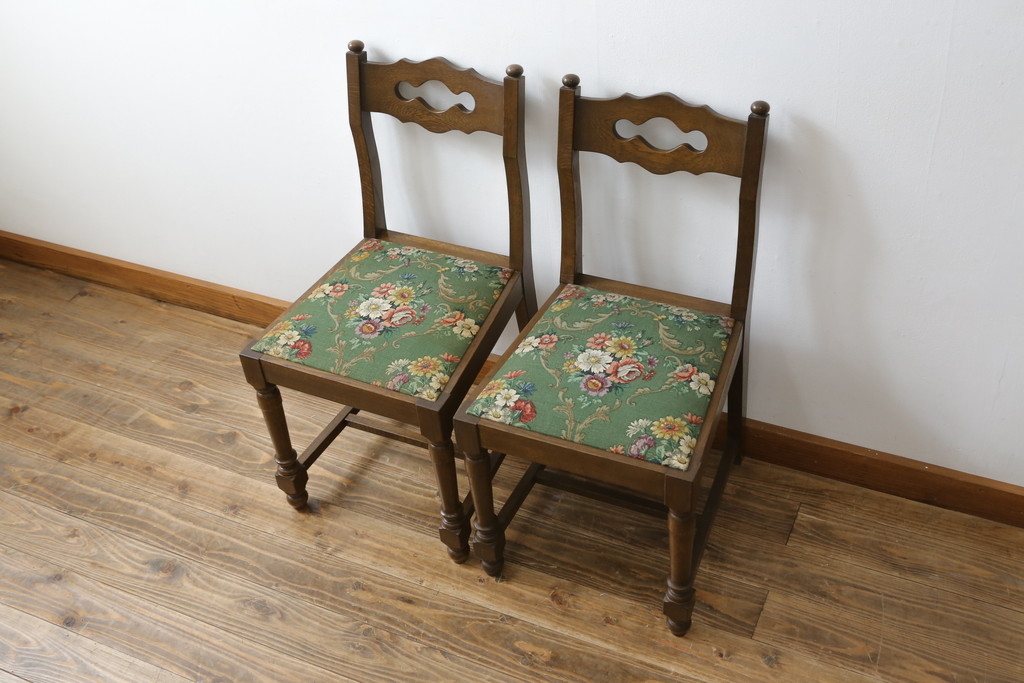 中古　横浜クラシック家具　ノックオンウッド(knockonwood)　Hand Made　オーク材　どこか懐かしい雰囲気漂うチェア2脚セット(ダイニングチェア、アームレスチェア、椅子、イス)(R-069819)