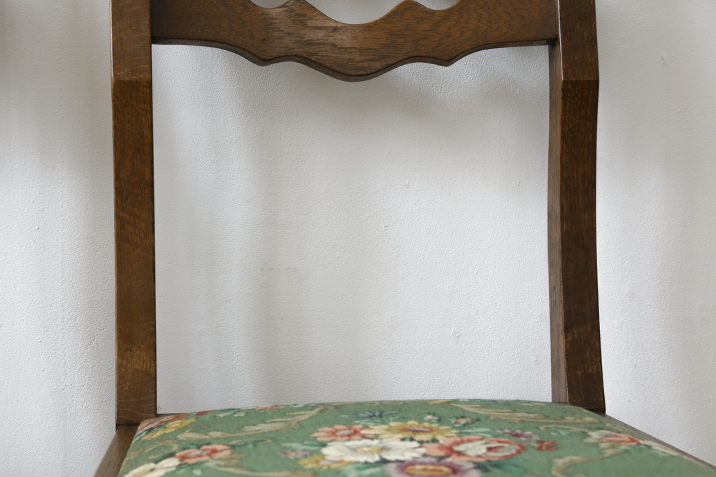 中古　横浜クラシック家具　ノックオンウッド(knockonwood)　Hand Made　オーク材　どこか懐かしい雰囲気漂うチェア2脚セット(ダイニングチェア、アームレスチェア、椅子、イス)(R-069819)