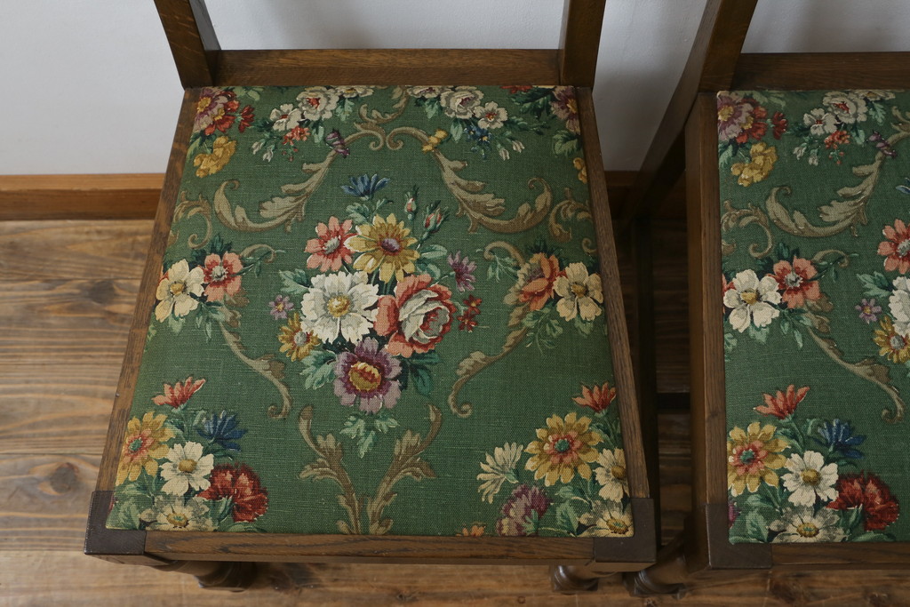 中古　横浜クラシック家具　ノックオンウッド(knockonwood)　Hand Made　オーク材　どこか懐かしい雰囲気漂うチェア2脚セット(ダイニングチェア、アームレスチェア、椅子、イス)(R-069819)