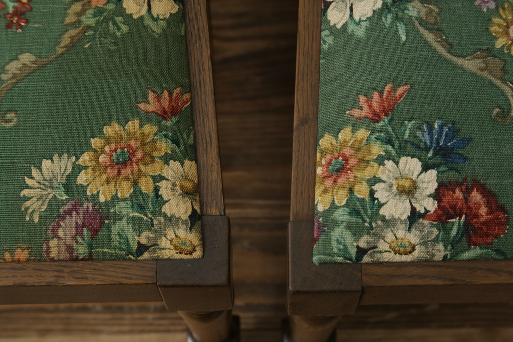 中古　横浜クラシック家具　ノックオンウッド(knockonwood)　Hand Made　オーク材　どこか懐かしい雰囲気漂うチェア2脚セット(ダイニングチェア、アームレスチェア、椅子、イス)(R-069819)