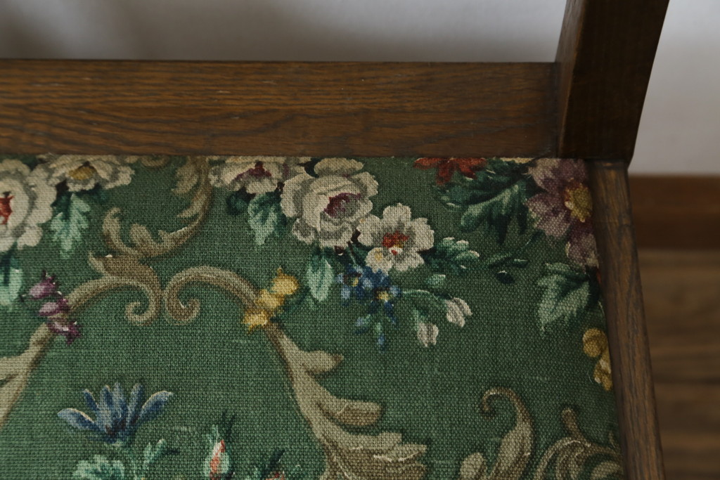 中古　横浜クラシック家具　ノックオンウッド(knockonwood)　Hand Made　オーク材　どこか懐かしい雰囲気漂うチェア2脚セット(ダイニングチェア、アームレスチェア、椅子、イス)(R-069819)