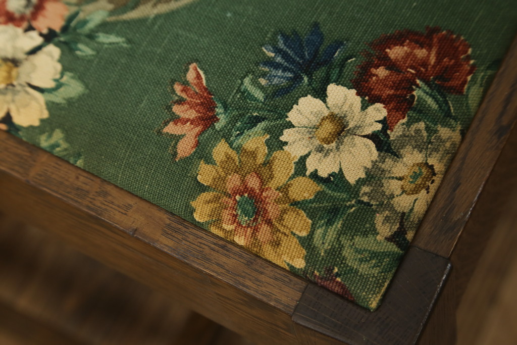 中古　横浜クラシック家具　ノックオンウッド(knockonwood)　Hand Made　オーク材　どこか懐かしい雰囲気漂うチェア2脚セット(ダイニングチェア、アームレスチェア、椅子、イス)(R-069819)