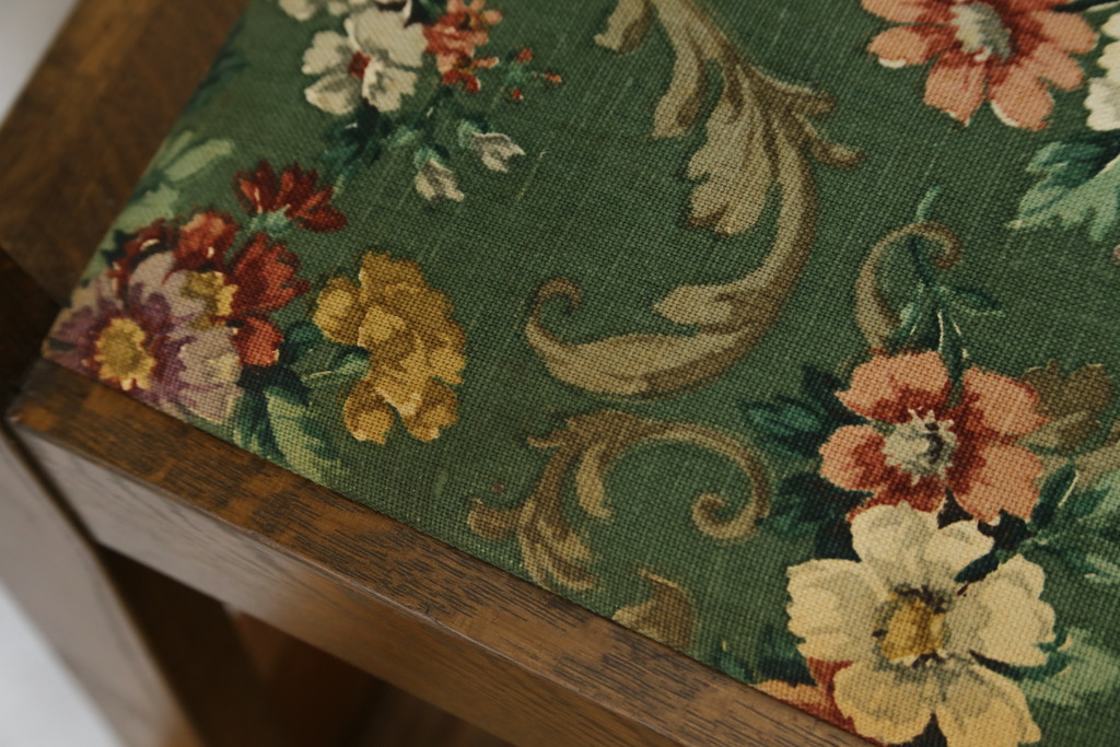 中古　横浜クラシック家具　ノックオンウッド(knockonwood)　Hand Made　オーク材　どこか懐かしい雰囲気漂うチェア2脚セット(ダイニングチェア、アームレスチェア、椅子、イス)(R-069819)