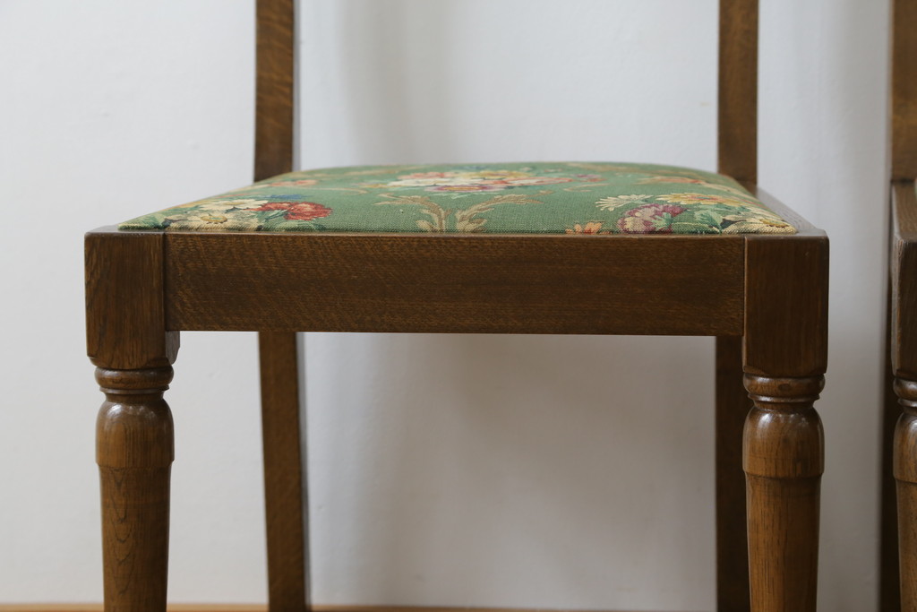 中古　横浜クラシック家具　ノックオンウッド(knockonwood)　Hand Made　オーク材　どこか懐かしい雰囲気漂うチェア2脚セット(ダイニングチェア、アームレスチェア、椅子、イス)(R-069819)