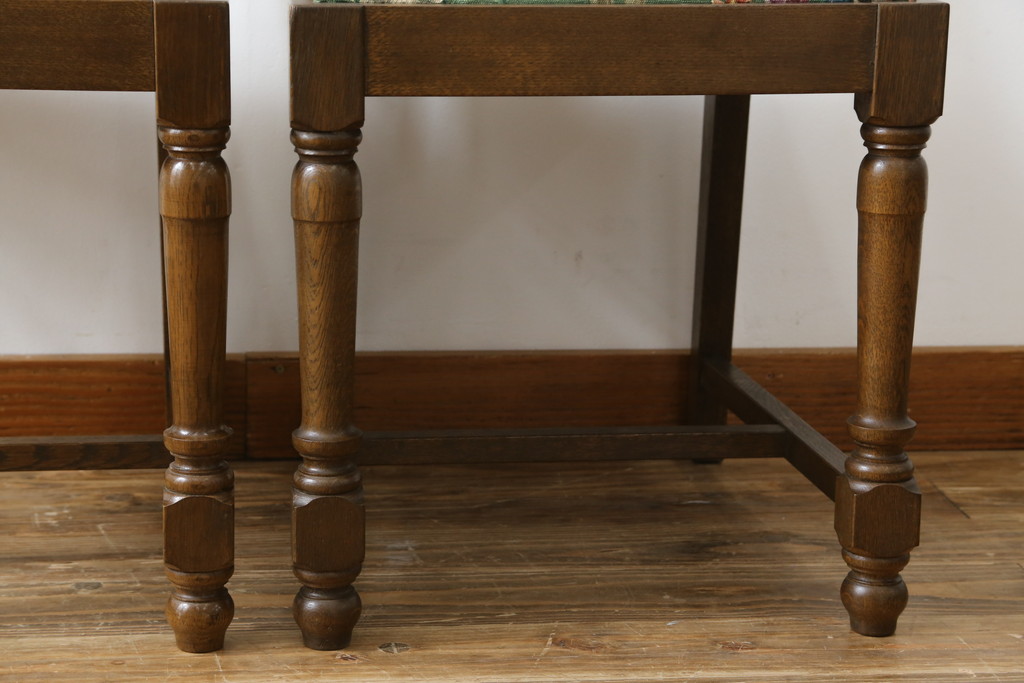 中古　横浜クラシック家具　ノックオンウッド(knockonwood)　Hand Made　オーク材　どこか懐かしい雰囲気漂うチェア2脚セット(ダイニングチェア、アームレスチェア、椅子、イス)(R-069819)