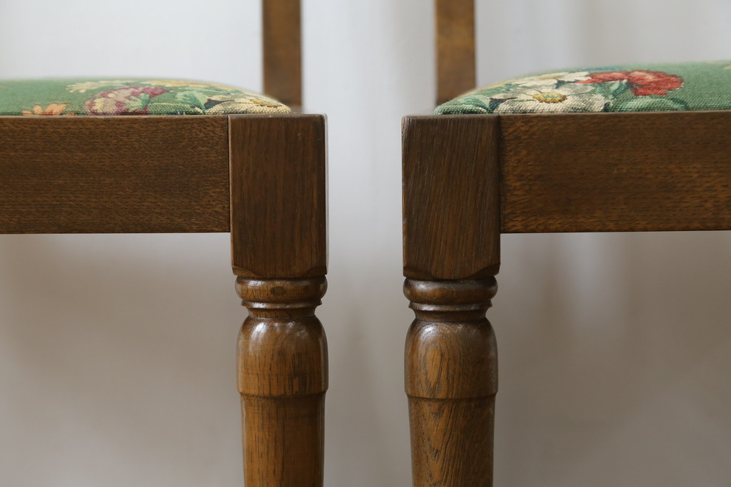 中古　横浜クラシック家具　ノックオンウッド(knockonwood)　Hand Made　オーク材　どこか懐かしい雰囲気漂うチェア2脚セット(ダイニングチェア、アームレスチェア、椅子、イス)(R-069819)